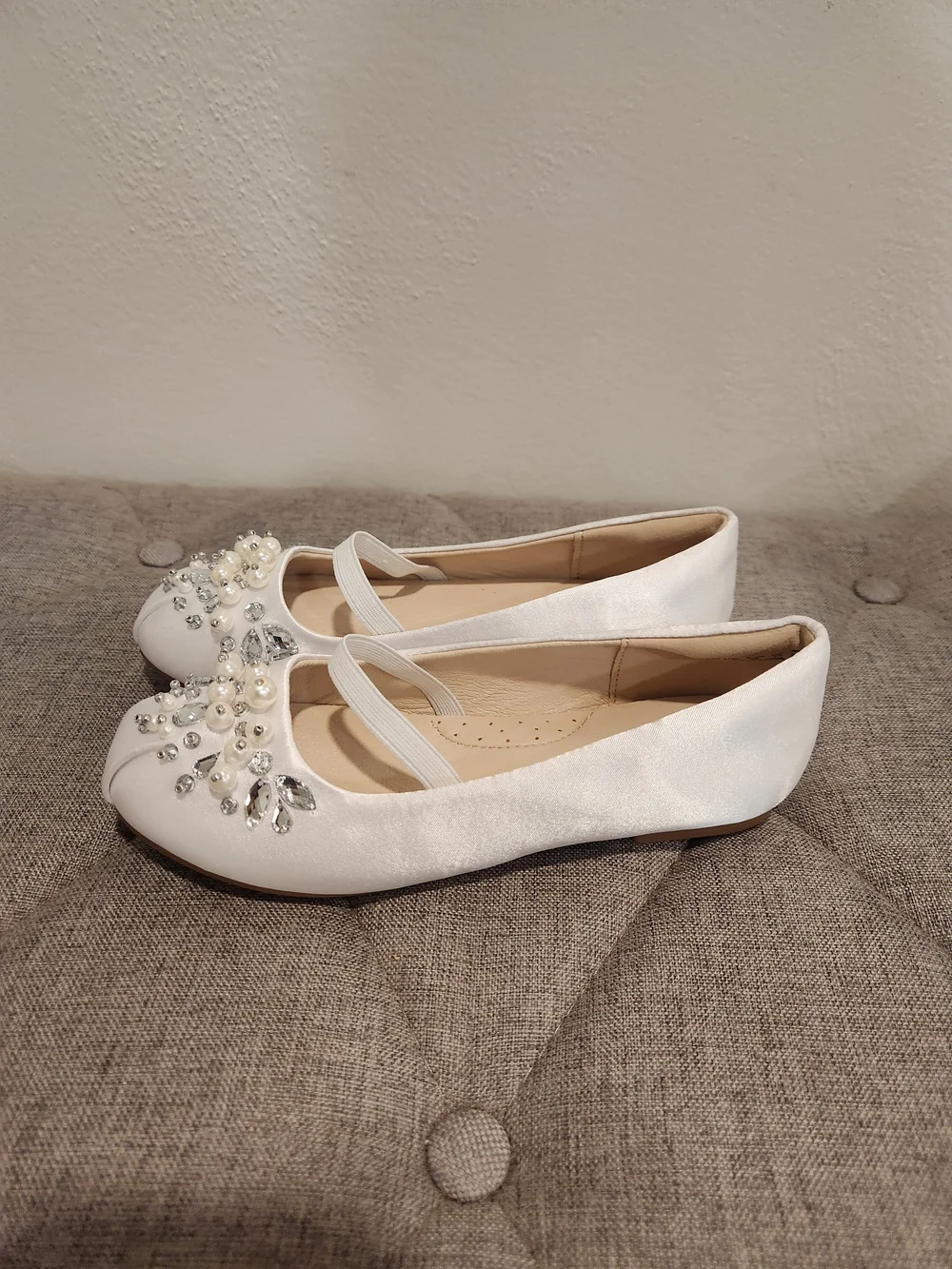 Dream Pairs White Pearl & Rhinestone Ballet Flats for Girls